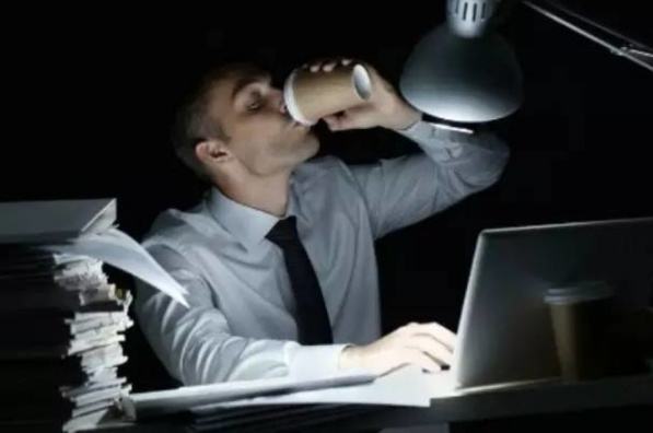 上了七八年的两班倒，周末法定都无休，加班工资能追溯多久？