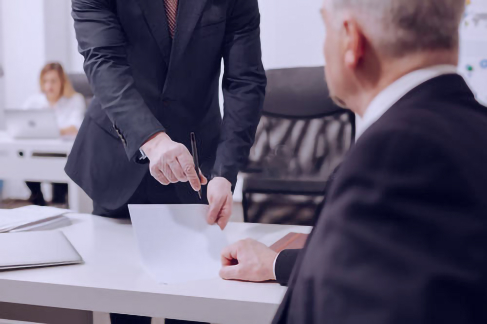 进公司只签了一年合同，到期后公司就可以解除吗？有没有补偿